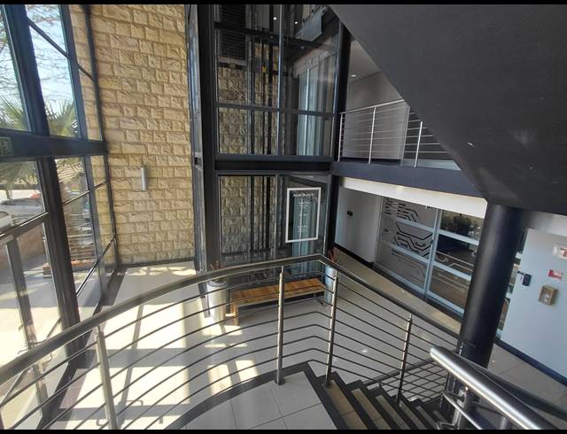 425M² OFFICE TO LET IN BRYANSTON